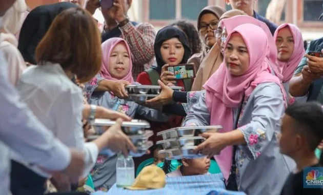 BGN: Siswa Terima MBG Fresh Selama 5 Hari, Siswa dan Ibu Hamil di Daerah 3T Dapat Menu Kering Hingga 6 Hari BGN: Siswa Terima MBG Fresh Selama 5 Hari, Siswa dan Ibu Hamil di Daerah 3T Dapat Menu Kering Hingga 6 Hari