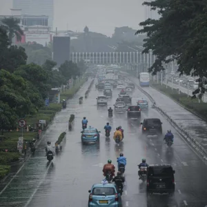 Cuaca Jakarta Hari Ini: Hujan Ringan Hingga Sedang Mengguyur Seluruh Kota