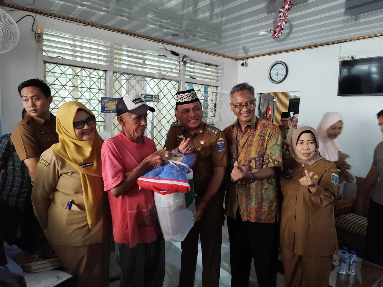 Kemensos Salurkan Bantuan Atensi kepada 100 KPM di Kota Serang