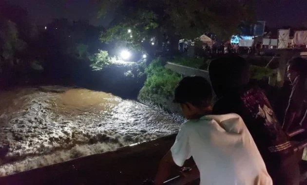 Misteri Pintu Terbuka: Bocah 8 Tahun Hilang di Karanganyar Diduga Tenggelam, Penyelidikan Intensif Dimulai