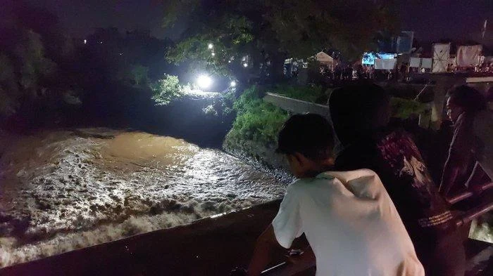 Misteri Pintu Terbuka: Bocah 8 Tahun Hilang di Karanganyar Diduga Tenggelam, Penyelidikan Intensif Dimulai