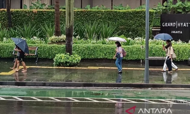 Ramalan Cuaca Akhir Pekan: Hujan Ringan Mengguyur Jabodetabek, Sumatera Utara dan Sejumlah Kota Besar