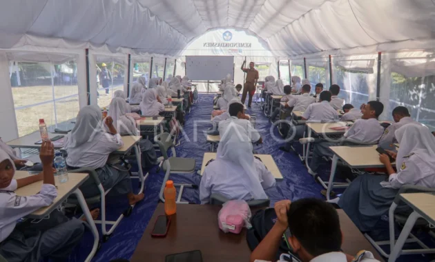 220 Siswa di Nagan Raya Masih Belajar di Tenda Darurat 220 Siswa di Nagan Raya Masih Belajar di Tenda Darurat
