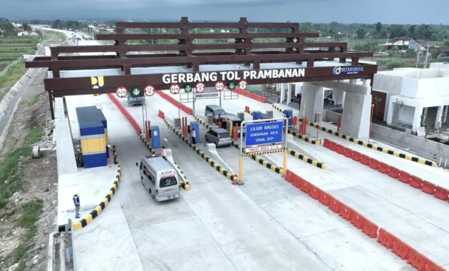 AHY Tanam Pohon di Koridor Hijau Tol Prambanan-Purwomartani, Sleman