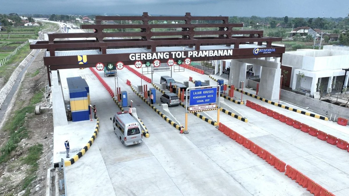 AHY Tanam Pohon di Koridor Hijau Tol Prambanan-Purwomartani, Sleman