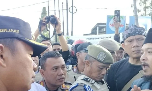 Aksi Penertiban PKL di Jalan Raya Bogor Diwarnai Ancaman Pedagang