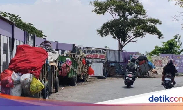 Aksi Warga Tutup Jalan di Sidoarjo Viral, Sementara Pemerintah Perketat Pengawasan Sampah Liar
