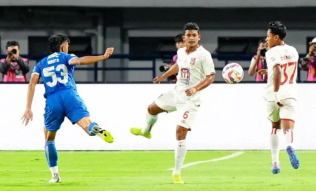 Alex Martins Bersinar, Dewa United Kalahkan Malut United 2-1 di Gelora Kieraha