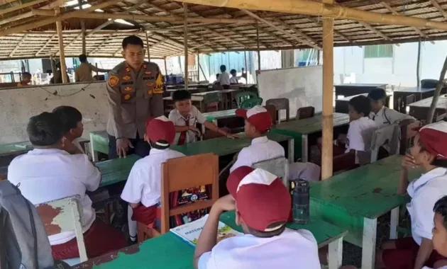 Anak Belajar di Tengah Gempa, Pemerintah Siapkan TKA Susulan Anak Belajar di Tengah Gempa, Pemerintah Siapkan TKA Susulan