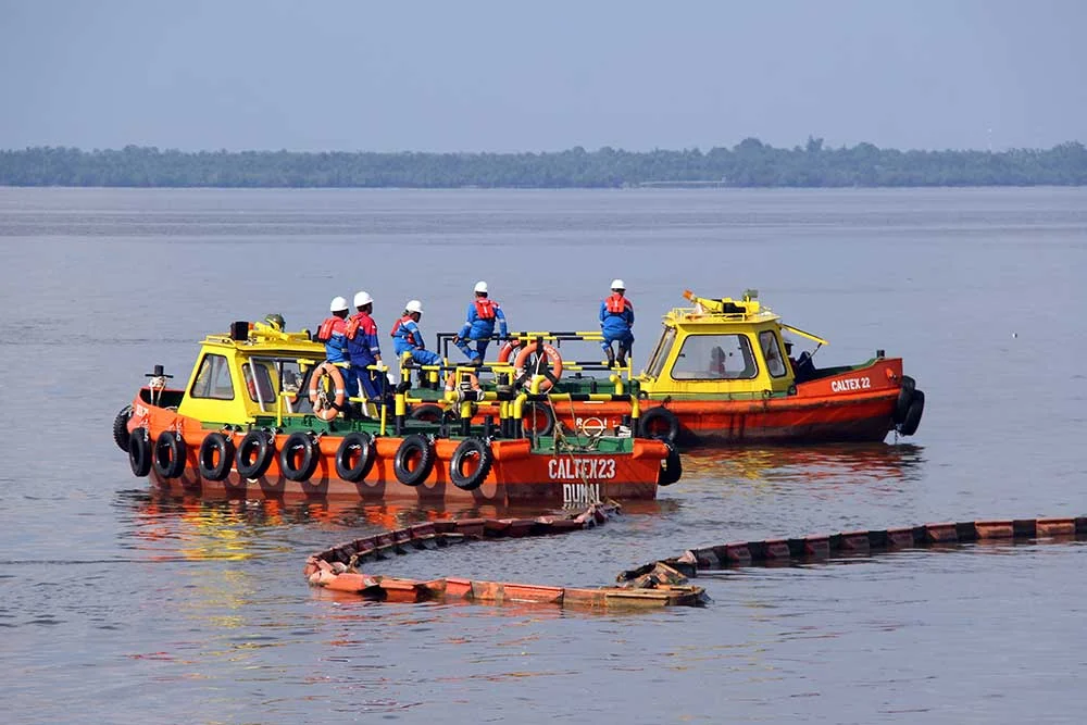 Antisipasi Minyak Tumpah, Otoritas Pelabuhan Bangka Belitung Pasang "Oil Boom"