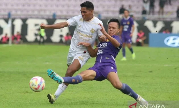 Arema FC Menang Tipis 1-0 atas Persita: Analisis Mendalam Carlos Pena dan Dampak pada Peringkat Liga