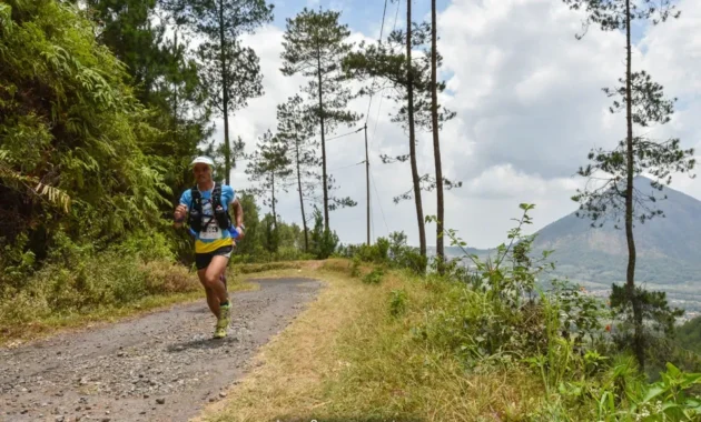 Arief Wismoyono Juara Lari Lintas Alam Kerinci100 Jambi