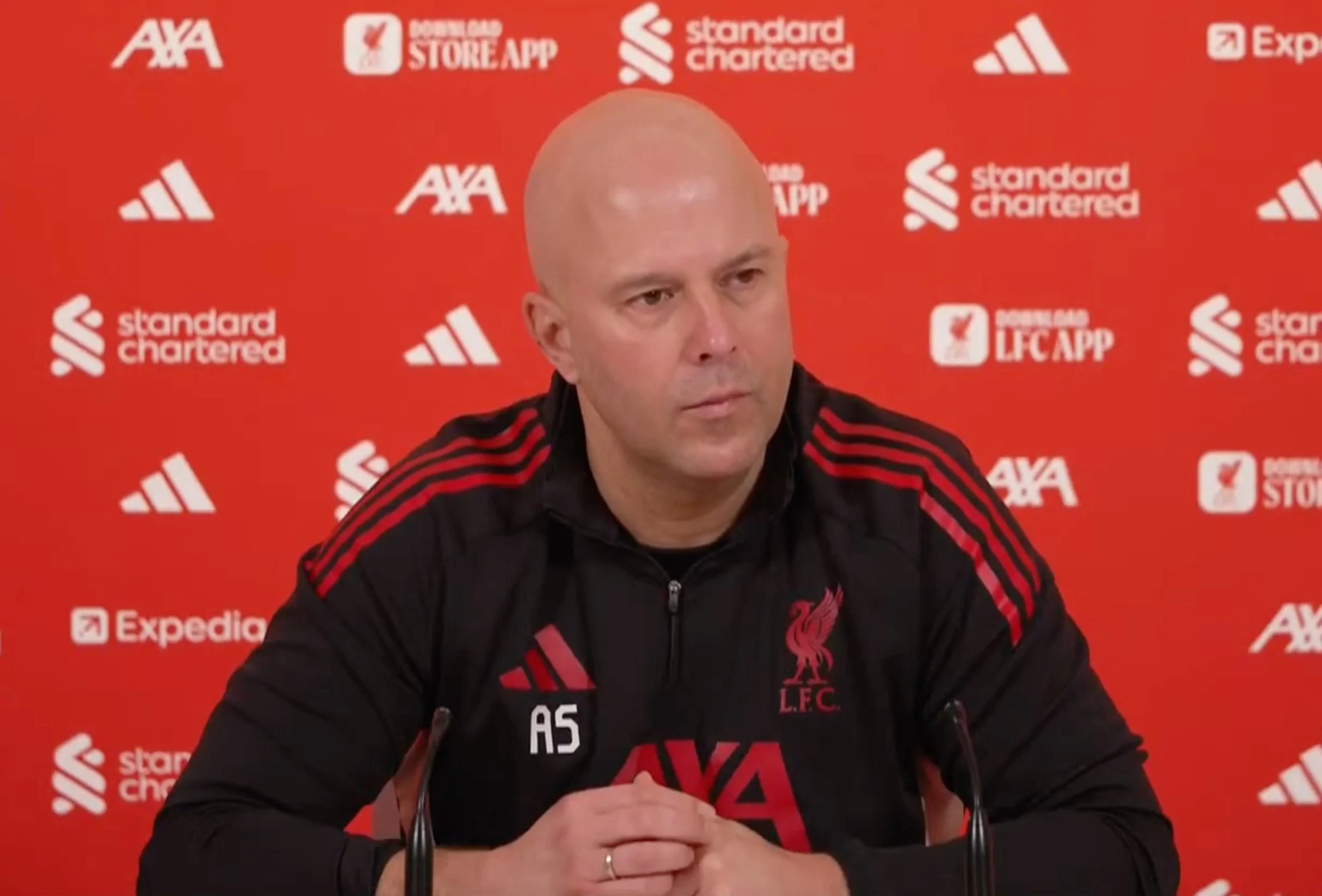 Arne Slot Tetap Pimpin Liverpool: Bagaimana Manajer Belanda Ini Menghadapi Tekanan dan Menatap Liga Champions