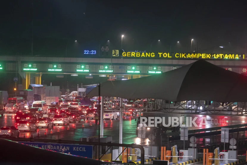Arus Mudik Lebaran 2026 Masih Terasa di Tol Jakarta-Cikampek