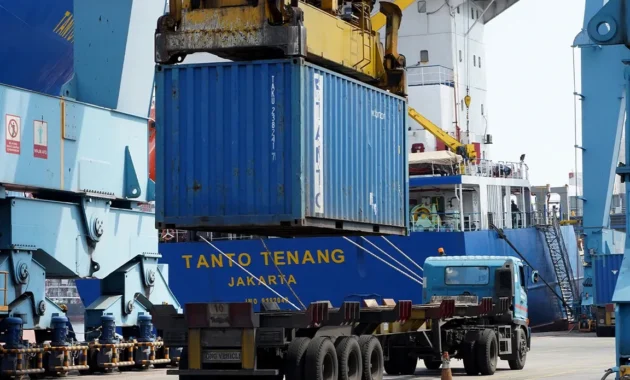 Arus Peti Kemas di Jambi Meningkat Tajam, Distribusi Komoditas Semen Meninggi