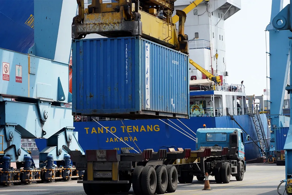 Arus Peti Kemas di Jambi Meningkat Tajam, Distribusi Komoditas Semen Meninggi