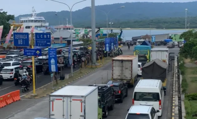 ASDP Jelaskan Lonjakan Truk Logistik di Pelabuhan Ketapang Pasca Lebaran dan Tindakan TBB ASDP Jelaskan Lonjakan Truk Logistik di Pelabuhan Ketapang Pasca Lebaran dan Tindakan TBB