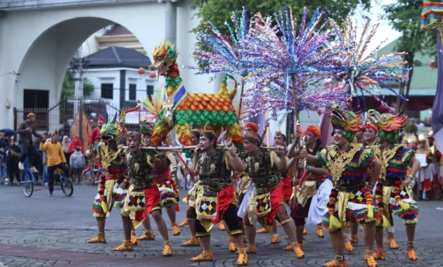 Atraksi Tatung Meramaikan Kirab Budaya di Pecinan Semarang