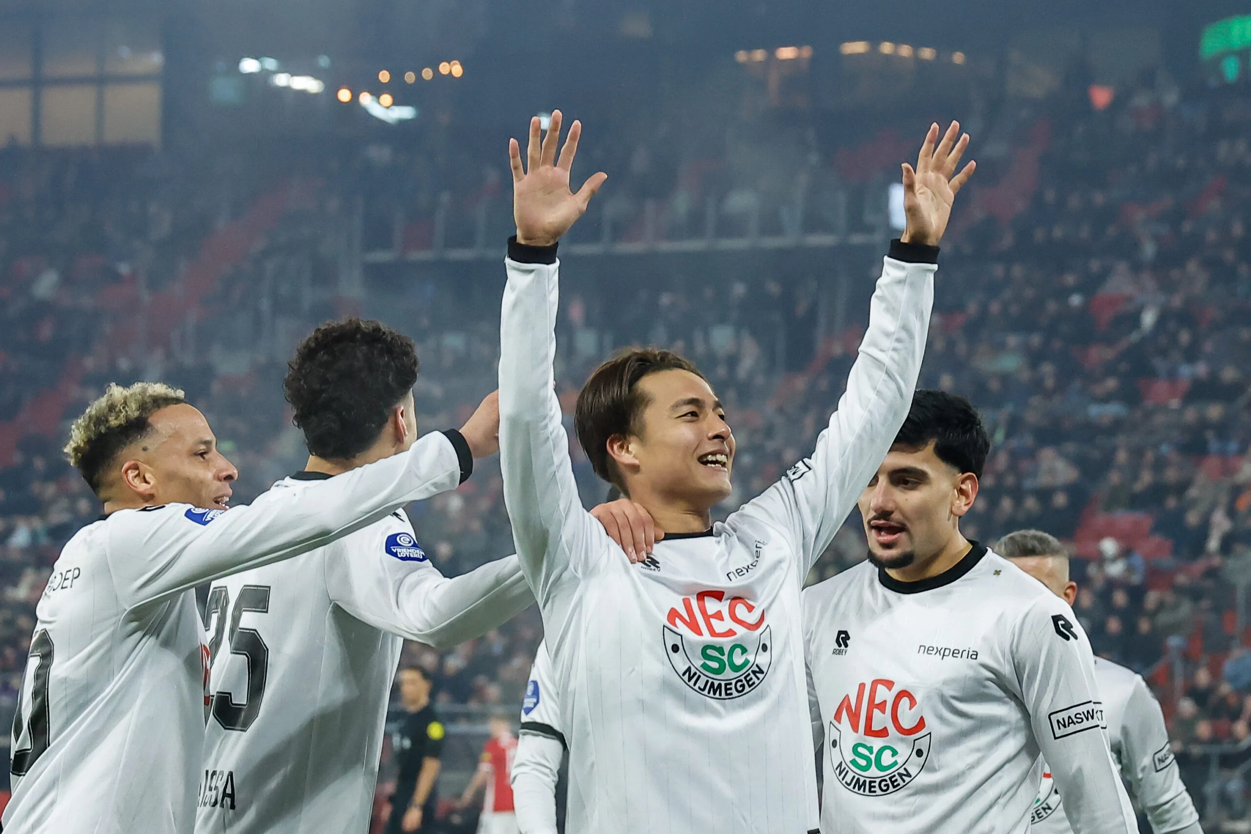 AZ Alkmaar Tumbangkan NEC 5-1, Angkat Trofi KNKNVB Cup 2025/26 dengan Gemilang
