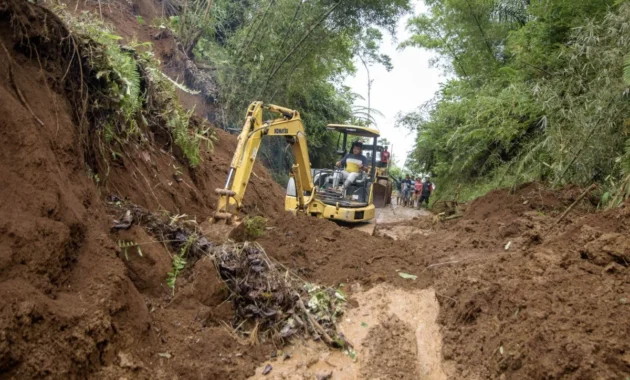 Banjir dan Longsor Landa Cianjur, Arus Lalu Lintas Terhambat