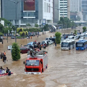 Banjir Darurat di Jakarta: Empat Jalan Utama dan Satu RT Terendam Air, BPBD Bergerak Cepat