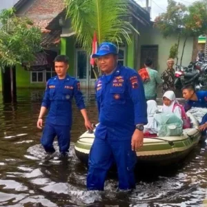 Banjir Demak Memaksa Belajar di Genangan, Rumah Hanyut Dapat Bantuan Ruspin 6x6 Meter