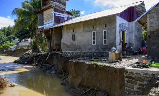 Banjir Rendam 30 Rumah di Donggala Akibat Luapan Sungai Mapaga Banjir Rendam 30 Rumah di Donggala Akibat Luapan Sungai Mapaga