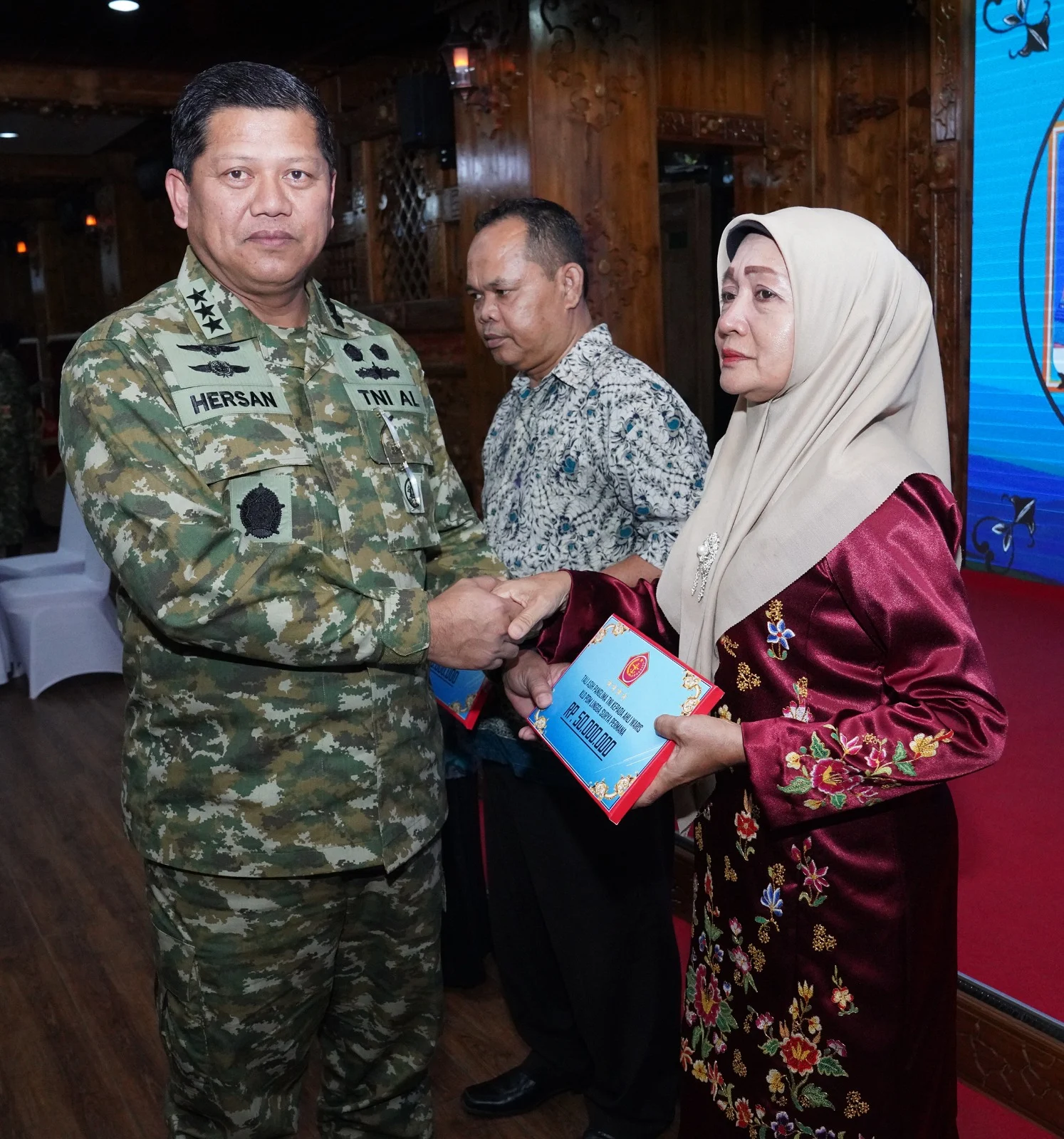 Bank Mantap Serahkan Santunan Khusus untuk Keluarga Prajurit TNI yang Gugur di Lebanon