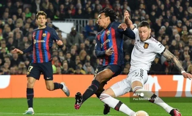 Barcelona Siapkan Rp1,5 Triliun dari Penjualan Kounde untuk Beli Alessandro Bastoni