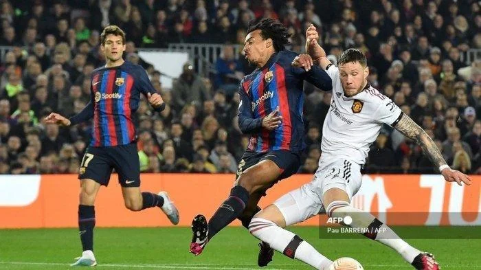 Barcelona Siapkan Rp1,5 Triliun dari Penjualan Kounde untuk Beli Alessandro Bastoni