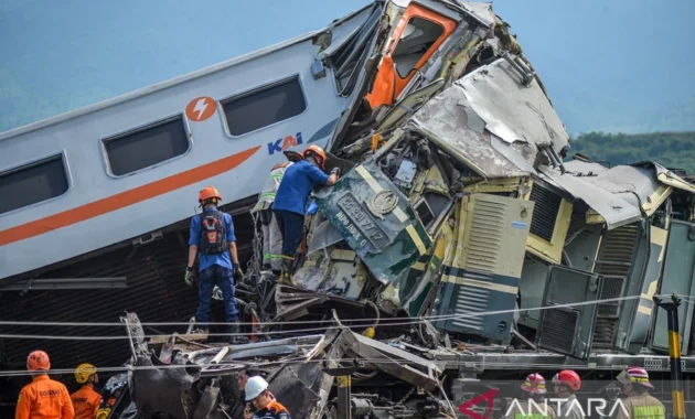 Basarnas Special Group Turut Dikerahkan untuk Evakuasi Korban Kecelakaan Kereta di Stasiun Bekasi Timur