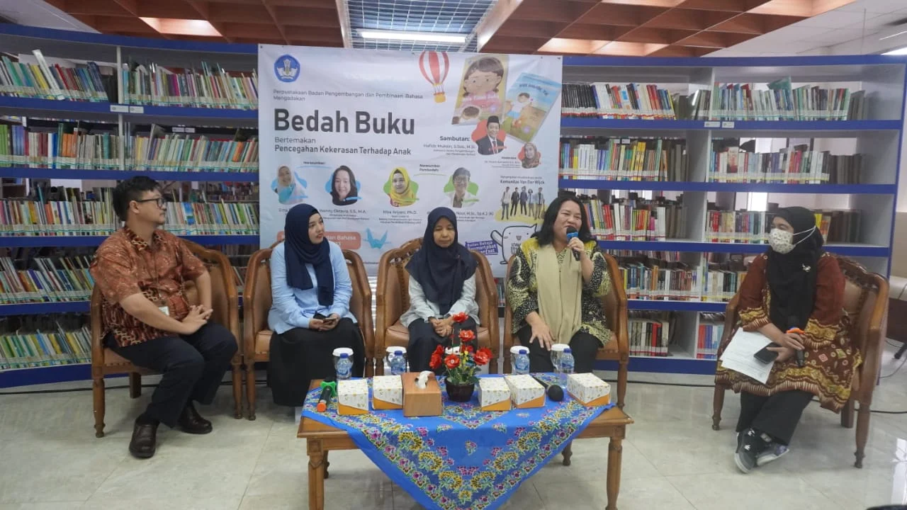 Bedah Buku Kedahsyatan Bahasa, Bahas Peran Bahasa dan Perempuan