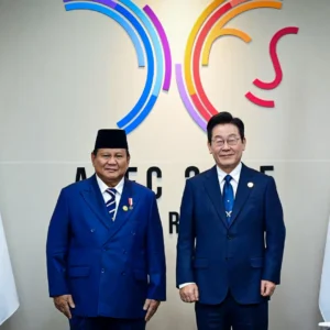 Bertemu Prabowo, Presiden Korea Selatan Singgung Pasokan LNG Indonesia
