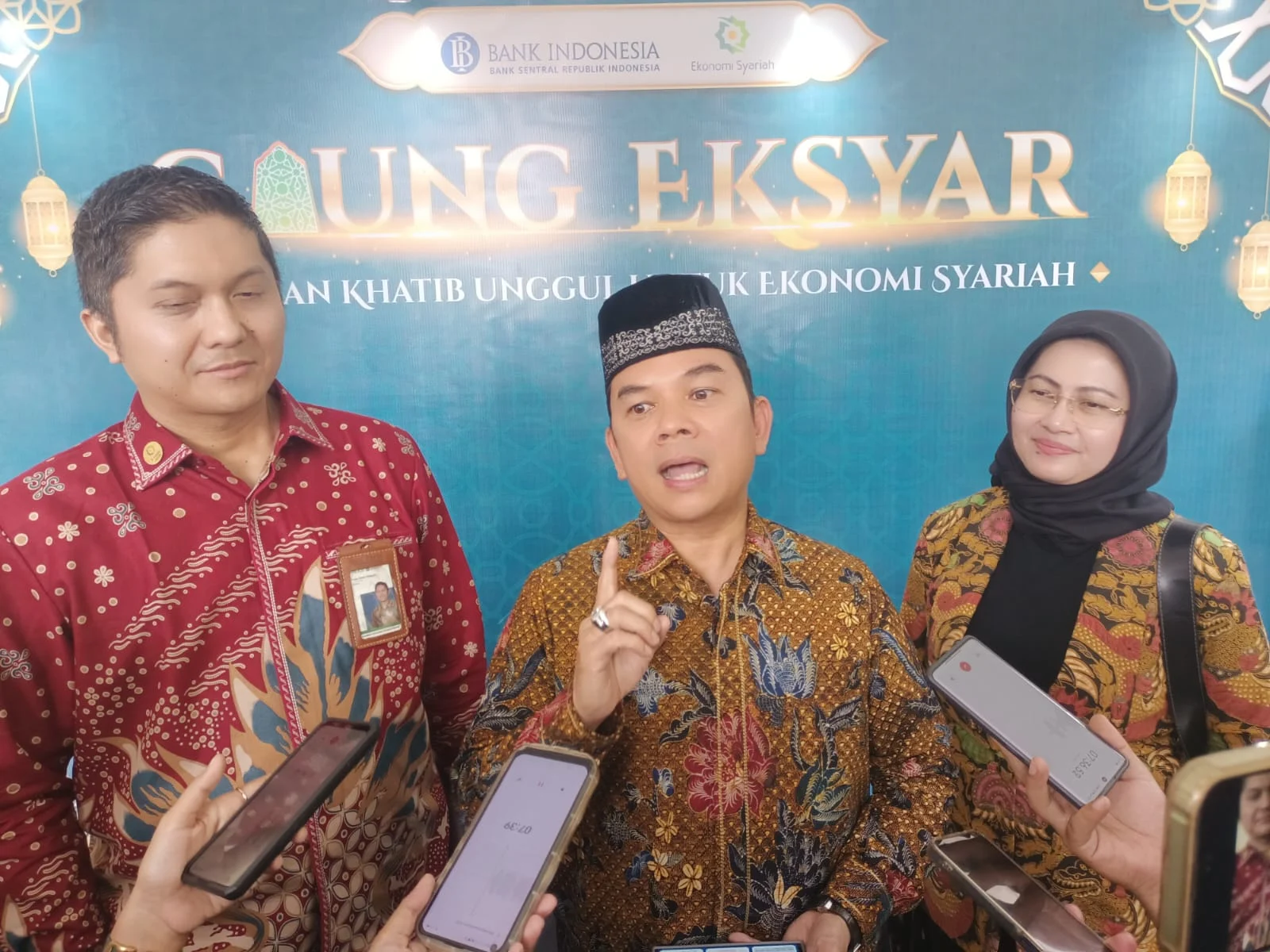 BI Jabar Luncurkan Buku "Gaung Eksyar" Dorong Literasi Syariah
