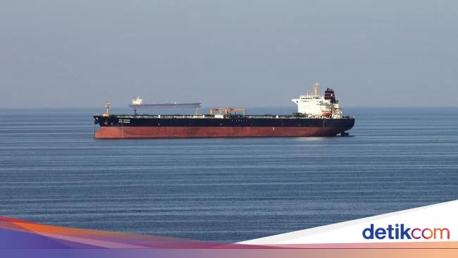 Blokade AS di Selat Hormuz Memaksa Dua Kapal Tanker Berbalik Arah: Dampak Global dan Persaingan Energi AS‑China