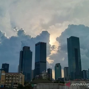 BMKG prakirakan sebagian besar Jakarta cerah berawan di Minggu pagi