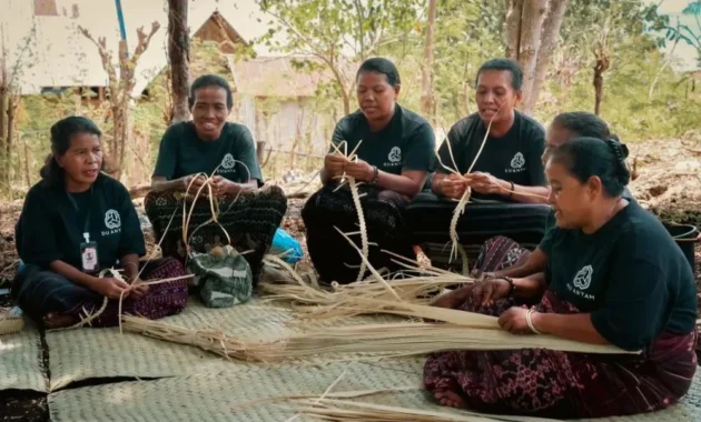 BNI Berdayakan 430 Perempuan NTT Lewat Program Anyaman Lontar