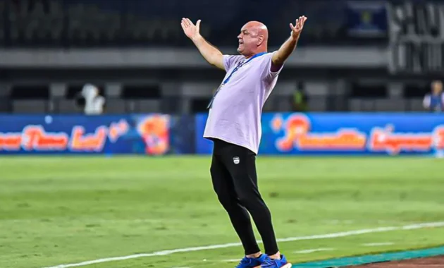 Bojan Hodak Warnai Persib: Persiapan Tangguh, Kontrak Gantung, dan Semen Padang Siap Melampaui Ekspektasi