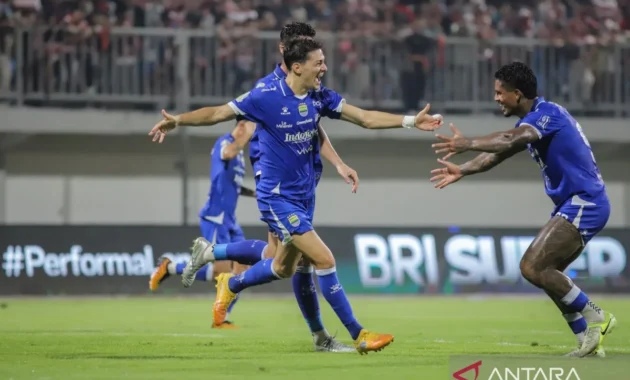 Borneo Tempel Ketat Persib Usai Balikkan Keadaan Lawan PSM Borneo Tempel Ketat Persib Usai Balikkan Keadaan Lawan PSM