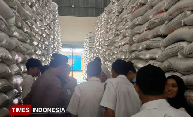 Bulog Pastikan Ketersediaan Beras untuk Warga Pulau Terluar Indonesia