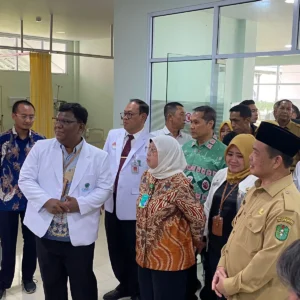 Cara Pemprov Kalimantan Timur Paksa Dokter Spesialis Betah di Pedalaman