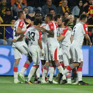 Catanzaro Menatap Playoff: Persaingan Seru Serie B di Tengah Lonjakan Biaya AI yang Mengubah Strategi Klub
