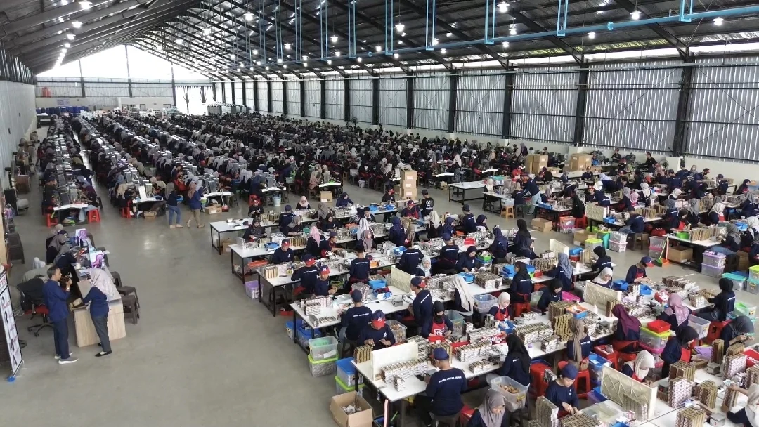 Cerita Haru Karyawan Difabel Rokok HS: Dulu Sering Ditolak Kerja, Kini Bisa Lunasi Utang