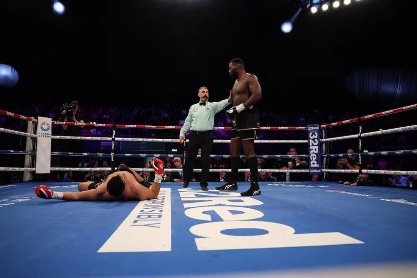 Collins dan Lorente Bersiap Rebut Posisi Penantang Wajib Juara WBC