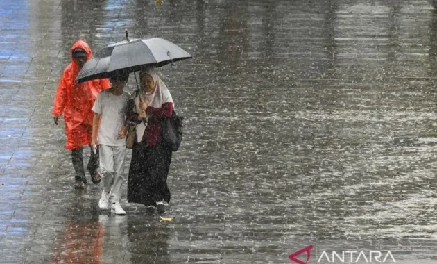 Cuaca Jakarta Hari Ini: Hujan Ringan Mengintai, Waspada di Seluruh Wilayah