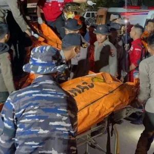 Detik-detik Evakuasi Korban Helikopter PK-CFX di Sekadau, Kalimantan Barat