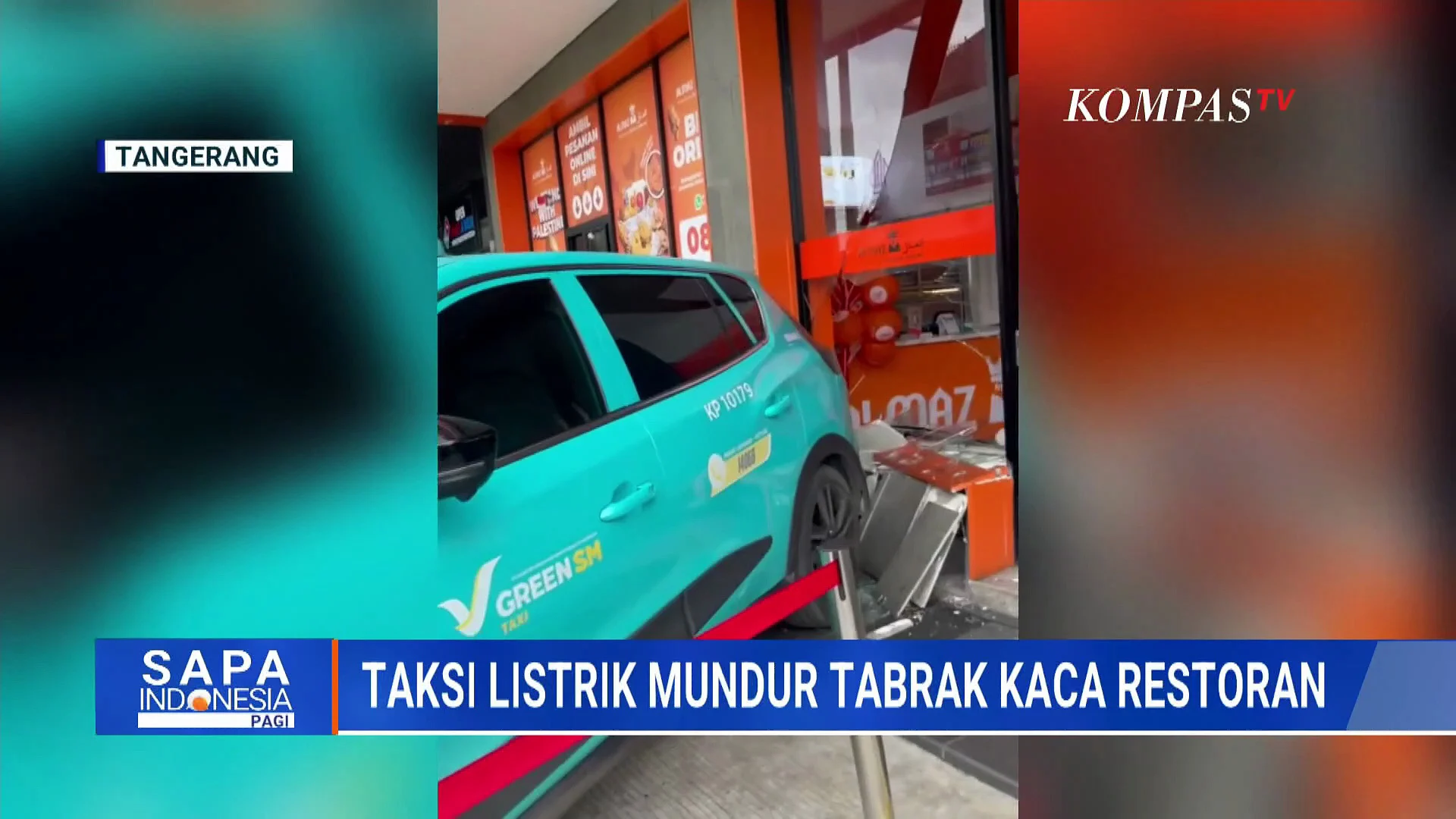 Detik-detik Taksi Listrik Hijau Tertabrak KRL di Bekasi Timur, Kendaraan Tampak Diam