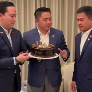 Di Sela Kunjungan Kerja ke Paris, Seskab Teddy Rayakan Ulang Tahun secara Sederhana