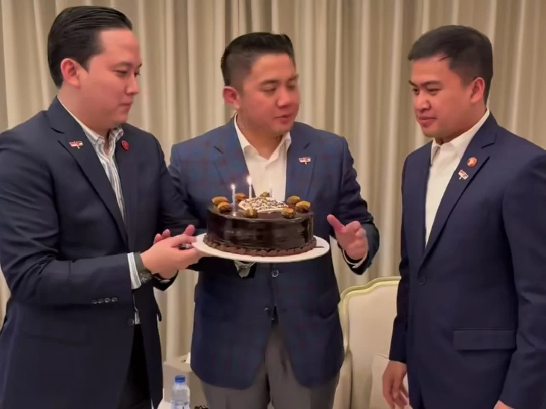 Di Sela Kunjungan Kerja ke Paris, Seskab Teddy Rayakan Ulang Tahun secara Sederhana