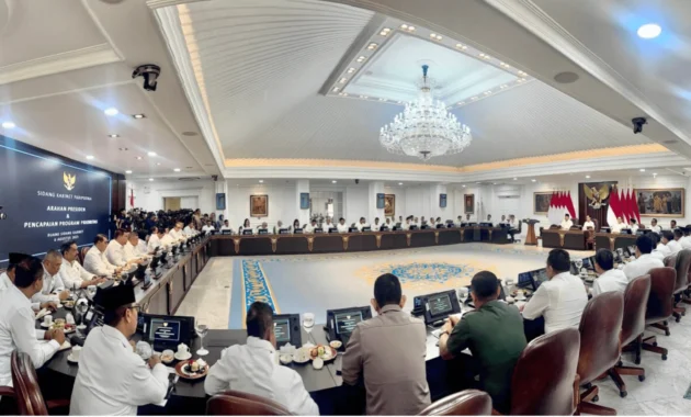 Di Tengah Gejolak Global, Prabowo Komitmen Jaga Fiskal Prudent: Rasio Utang di Bawah 40%, Defisit APBN di Bawah 3% Di Tengah Gejolak Global, Prabowo Komitmen Jaga Fiskal Prudent: Rasio Utang di Bawah 40%, Defisit APBN di Bawah 3%